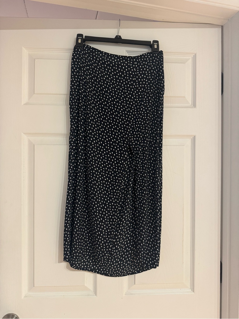 Abercrombie & Fitch Front Slit Black Midi Skirt with White Polka Dot Print